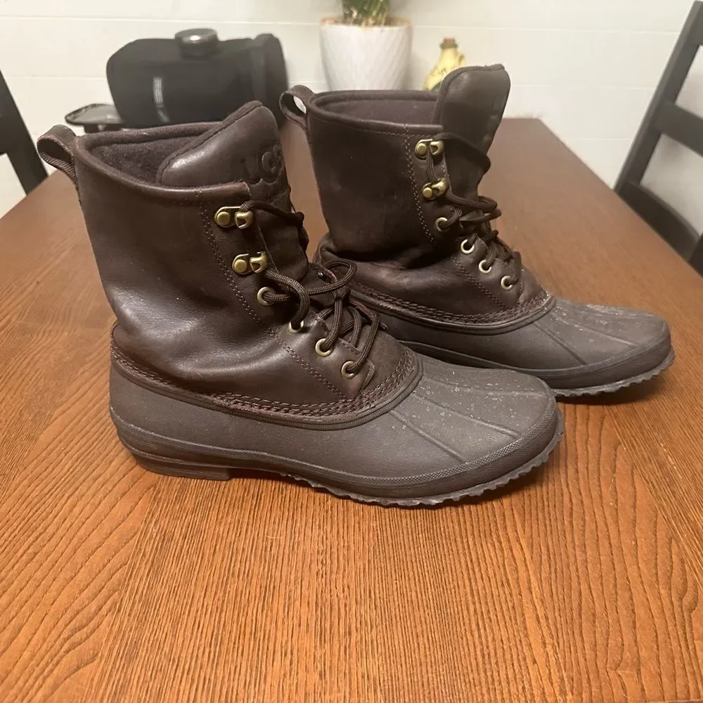 UGG duck 🦆 boot sz 10